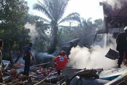 Video Pesawat Tempur TNI Jatuh & Terbakar di Riau