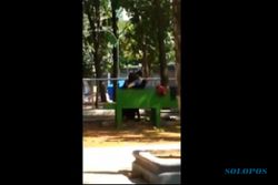 Viral! Sejoli Diduga Bocah SMP Berciuman Mesra di Taman Soekarno-Hatta Solo
