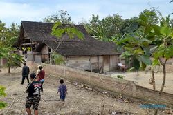 Giman Pria di Ngawi Pindahkan Rumah Sendirian Dalam Semalam, Ini Kesaksian Para Tetangga