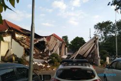 Terdengar seperti Guntur, Gedung Kantor OJK Jateng-DIY di Semarang Roboh