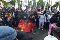 Tolak RUU HIP, Laskar Islam Jateng-DIY Bakar Simbol PKI di Depan DPRD Klaten