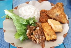 Pasutri Eks Pegawai Bank Sukses Buka Warung Ayam Penyet Pio di Colomadu, Sehari Jual Ratusan Porsi