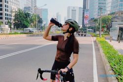 Tetap Cantik Meski Keringatan, Ini Gaya 5 Artis Indonesia Saat Sepedaan