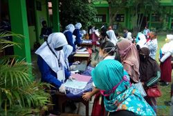 Bingung PPDB Online, Ortu Calon Siswa SMP di Klaten Ramai Serbu Sekolah