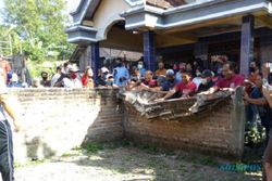Pagar Tembok Menutup Akses Rumah Warga di Ponorogo Dibongkar