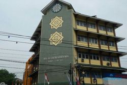 Di-Lockdown, Gedung Muhammadiyah Jateng Disemprot Disinfektan
