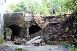 Talut Jembatan Diduga Peninggalan Belanda di Kedawung Sragen Ambrol