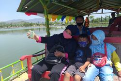 Banting Setir Jadi Tukang Perahu, Pedagang di Rawa Jombor Klaten Kantongi Rp2 Juta Sehari