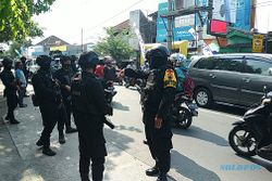 Razia di 3 Lokasi Buntut Kerusuhan Mertodranan Solo: Polisi Sisir Setiap Gang Cari Sajam dan Peledak