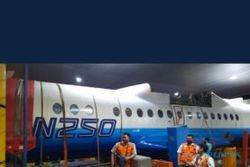 Pesawat BJ Habibie Nyangkut di Gardu Tol Semarang