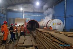 Diduga Overheating, Oven Kayu Milik Pabrik di Jaten Karanganyar Terbakar