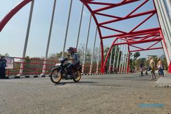 Hati-Hati! Konstuksi Jalan Dekat Jembatan Nusantara Wonogiri Ambles