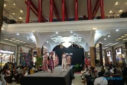 Guratan Feminim nan Dinamis ala Pisalin dalam Walk Around Fashion Runaway