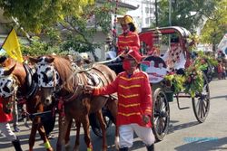 Daftar ke KPU Grobogan, Sri-Bambang Naik Kereta Kuda