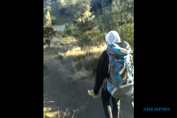 Pendaki yang Petik Edelweis di Gunung Lawu Minta Maaf, Dihukum 100 Kali Push Up & 5 Tahun Dilarang  Mendaki