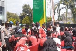 Ratusan Buruh Pabrik BH di Madiun Demo di Kantor BPJS Ketenagakerjaan