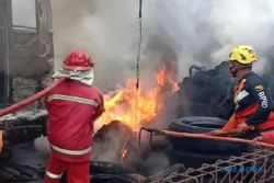 Garasi Bus Cendana di Madiun Terbakar, 2 Bus dan 1 Pikap Hangus terbakar