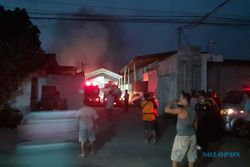 Sudah 2 Jam, Kebakaran Pabrik Spring Bed Telukan Sukoharjo Belum Padam