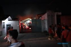 Kebakaran Pabrik Telukan Sukoharjo: Banyak Bahan Mudah Terbakar Bikin Api Sulit Padam