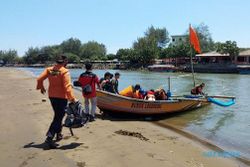 Perahu Dihantam Ombak, 1 Nelayan di Pantai Ayah Kebumen Hilang