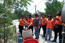 SAR DMC Solo Raya Kirim Bantuan 5 Tangki Air Bersih Ke Sumberlawang Sragen