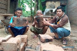 Batu Bata Kuno Jumbo Ada di Plupuh Sragen, Kini Cuma Jadi Tungku Masak