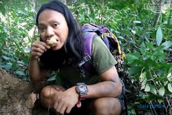 Mention Ki Prana Lewu, Youtuber Ini Nekat Mukbang Sesajen Pesugihan di Hutan Angker