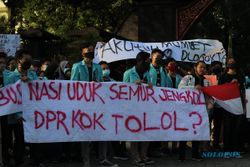 UNS Solo Menggugat, Ratusan Mahasiswa Demo Tolak Omnibus Law