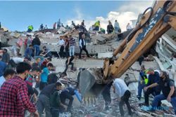 24 Orang Tewas dan 800 Korban Terluka Akibat Gempa Turki
