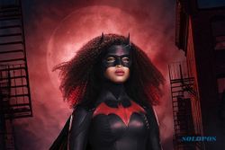 CW Rilis Kostum Pertama Batwoman Versi Javicia Leslie