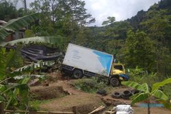 Warga Dengar Suara Benturan & Lihat Kilat Saat Kecelakaan Truk Boks Terjadi di Tawangmangu