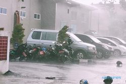 Hujan Plus Angin Kencang Menerjang, BPBD Sukoharjo Ingatkan Warga untuk Waspada