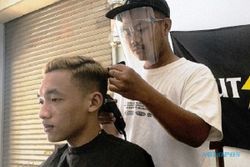 Siasati Pandemi, Barbershop di Sragen Buka Layanan Jemput Bola