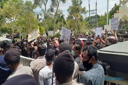Ratusan Pekerja Seni di Madiun Demo: Aku Ora Butuh Dana Bantuan, Mung Butuh Pakaryan!