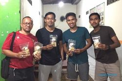 Vakum Kompetisi, Bek Persis Solo Ini Tak Ragu Jualan Bakso Aci