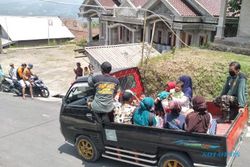Gunung Merapi Masih Siaga, Pengungsi di Tlogolele Boyolali Tetap Bertahan
