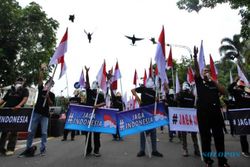 Seratusan Warga Solo Bagikan 25.000 Stiker #Jaga Indonesia, Apa Tujuannya?