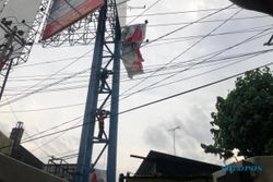Baliho Flyover Manahan Solo Jatuh dan Terbakar Karena Angin Kencang, Begini Kronologinya