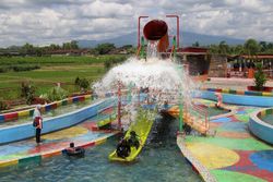 300 Perenang Pemula Jateng-DIY Ikuti Pluneng Fun Swimming