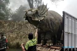 10 Berita Terpopuler : Dinosaurus Turun dari Truk di Magetan Bikin Heboh