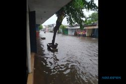 Hujan Deras, Rumah dan Pertokoan Jl Wimbo Harsono Kartasura Sukoharjo Kebanjiran