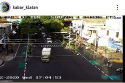 Viral Truk Boks Terobos Traffic Light Lalu Tabrak Motor Di Klaten