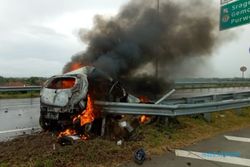 Ini Dugaan Kuat Penyebab Kecelakaan Maut Mobil Terbakar di Tol Sragen