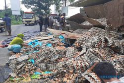 Sama-Sama Terguling, 2 Truk Kecelakaan di Karanganyar & Sukoharjo Beda Nasib