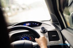 Mengulik Cara Kerja Alat Pemandu Jarak Aman Pencegah Kecelakaan Beruntun