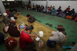 Batal Dites Swab, Pengungsi Gempa Mamuju Dijemput Keluarga Dari STP Solo