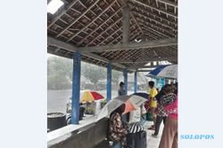 Atap Peron Terminal Pilangsari Sragen Bocor, Calon Penumpang Kebroh