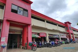 Jateng di Rumah Saja: Pasar Baturetno Wonogiri Tetap Buka, Tapi Sepi Banget