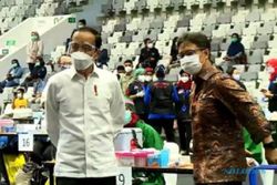 Anies Baswedan Dampingi Jokowi Tinjau Vaksinasi Covid-19 Pedagang