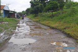 Parah! Begini Kondisi Jalan Rusak di Kadokan Sukoharjo Serupa Lintasan Off Road